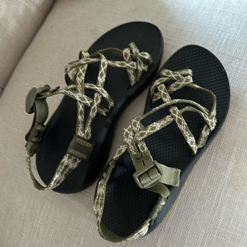 Chaco woman’s sandals Sz8. Looks like new, was worn once.